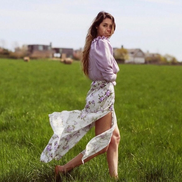 ✖️SOLD✖️LES REVERIES Petal Sleeve Slit Front Dress - Picture 8 of 14